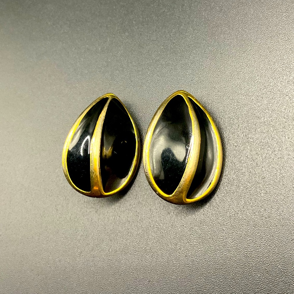 Vintage Black Enamel and Gold Tone Leaf Clip On Earrings